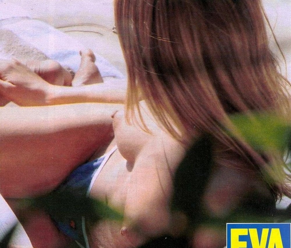 Jennifer Aniston nude topless