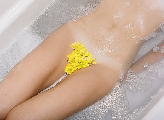 girls_in_bathtubs_15.jpg