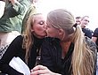 kissing_girls_072.jpg