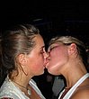kissing_girls_081.jpg
