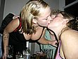 kissing_girls_105.jpg