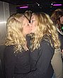 kissing_girls_109.jpg