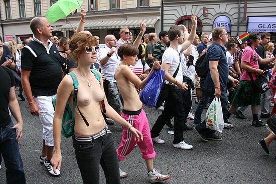 naked_protester_36.jpg