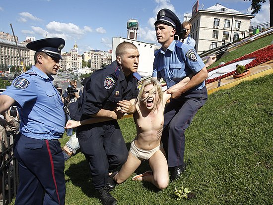 naked_protester_55.jpg