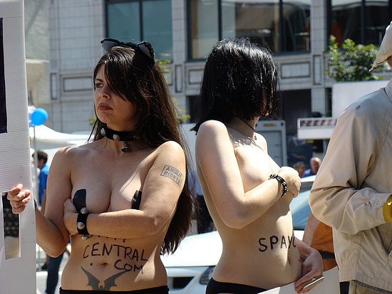 naked_protester_70.jpg