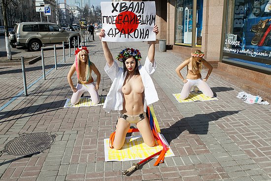 naked_protester_87.jpg