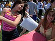 pillow_fighting_girls_25.jpg