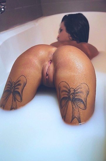 bonus_butts_12865.jpg