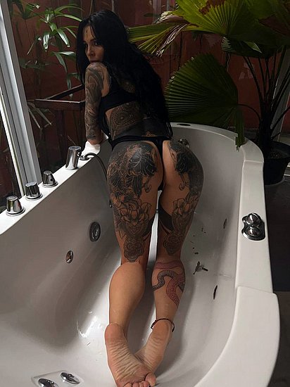bonus_butts_14206.jpg