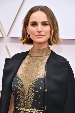 Red carpet picture of Natalie Portman at the Academy Awards 2020